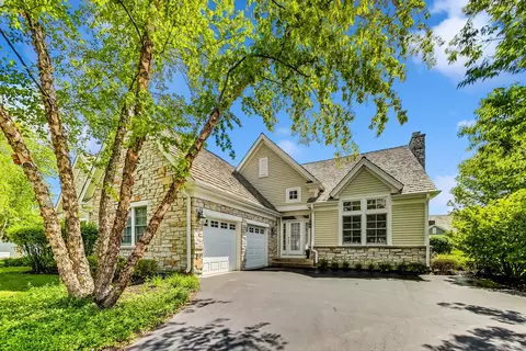 155 S Newport Ct, Lake Forest, IL 60045