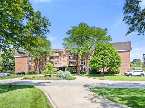 121 S Spruce Ave #203, Wood Dale, IL 60191
