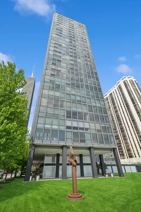 900 N Lake Shore Dr #1708, Chicago, IL 60611