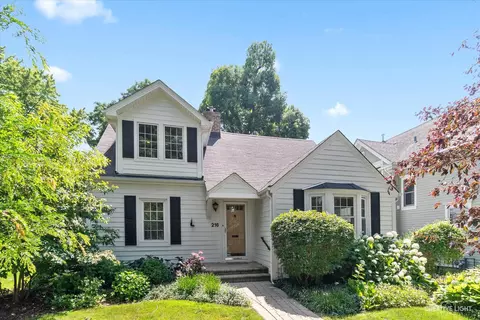 216 N Sleight St, Naperville, IL 60540