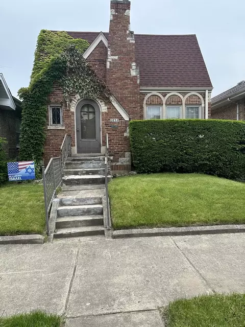 2835 W Fitch Ave, Chicago, IL 60645