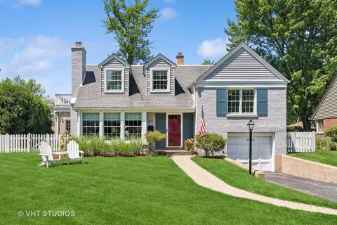 35 Williamsburg Ln, Evanston, IL 60203