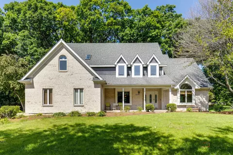 1429 Challenge Rd, Batavia, IL 60510