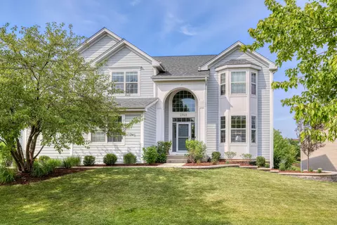2949 Shamrock Dr, Elgin, IL 60124
