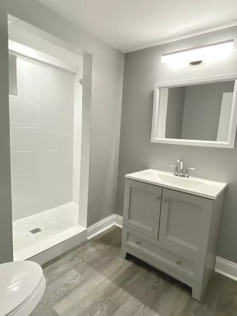 Bath - Undisclosed, Chicago, IL 60617 photo 4 of 5