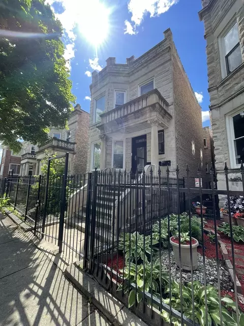 3915 W Gladys Ave, Chicago, IL 60624