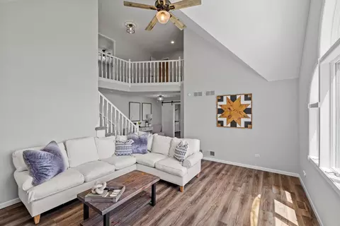 Living - 3927 W 3000s Rd, Kankakee, IL 60901 photo 3 of 3