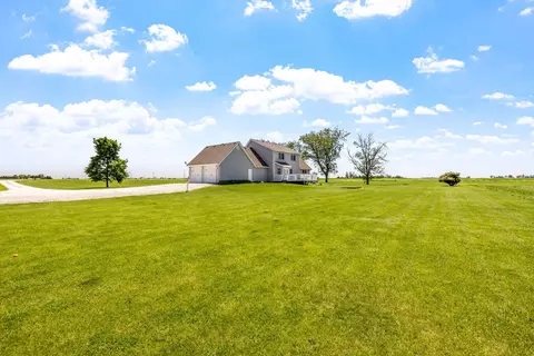 Exterior - 3927 W 3000s Rd, Kankakee, IL 60901 photo 3 of 5