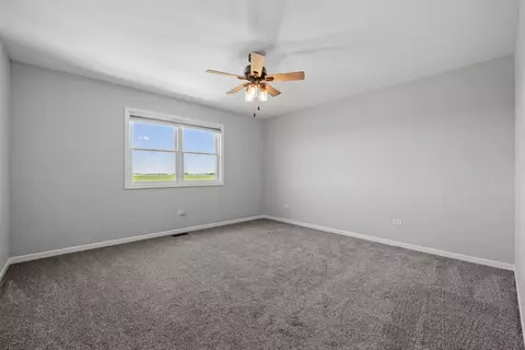 Bedroom - 3927 W 3000s Rd, Kankakee, IL 60901 photo 3 of 5