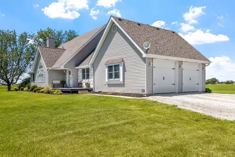 Exterior - 3927 W 3000s Rd, Kankakee, IL 60901 photo 2 of 5