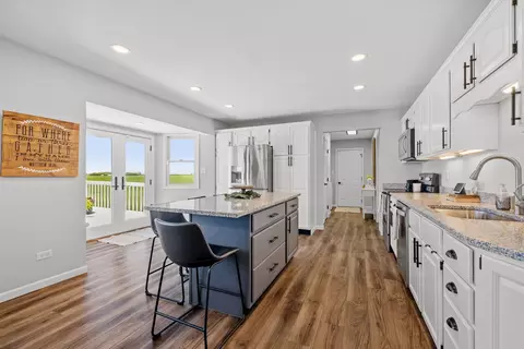 Kitchen - 3927 W 3000s Rd, Kankakee, IL 60901 photo 2 of 4