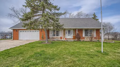 2420 Highland Cir, Lindenhurst, IL 60046