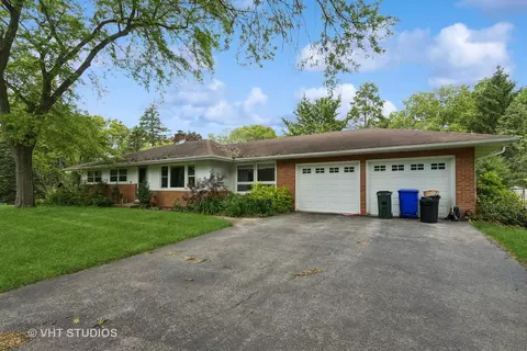 230 Buena Vista Dr, Glen Ellyn, IL 60137