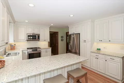 523 Irvington Ct, Bartlett, IL 60103 photo 13
