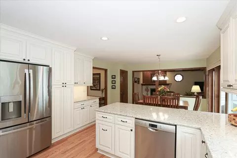 523 Irvington Ct, Bartlett, IL 60103 photo 17