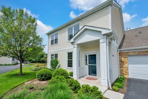 1421 Hidden Grove Cir #1421, Joliet, IL 60435