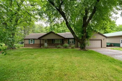 29764 Woodfield Dr, Mackinaw, IL 61755
