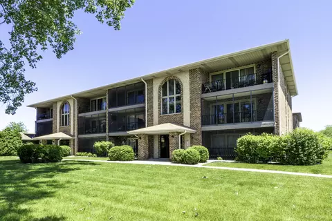 8842 W 140th St #2A, Orland Park, IL 60462