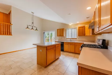 Kitchen - 2213 Gray Hawk Dr, Plainfield, IL 60586 photo 5 of 5