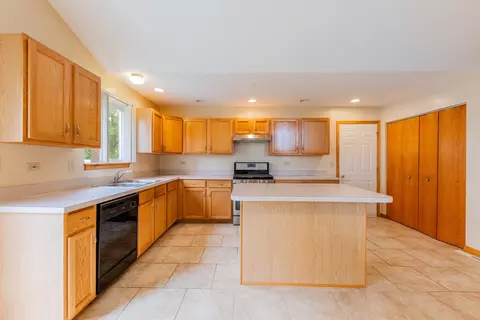 Kitchen - 2213 Gray Hawk Dr, Plainfield, IL 60586 photo 2 of 5