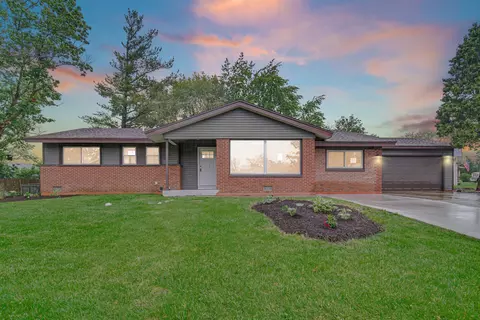 250 Placid Way, Elk Grove Village, IL 60007