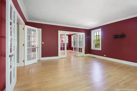 Living - 1403 Glenview Rd, Glenview, IL 60025 photo 5 of 6