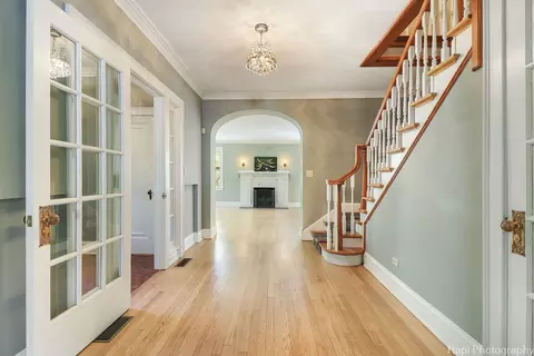 Entry Way - 1403 Glenview Rd, Glenview, IL 60025 photo 3 of 7