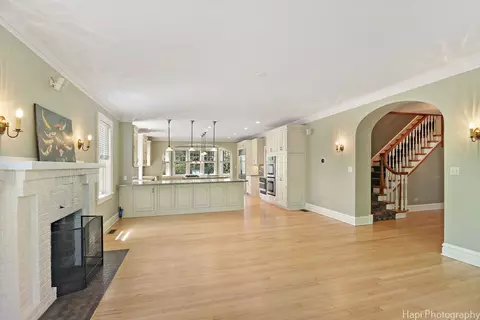 Living - 1403 Glenview Rd, Glenview, IL 60025 photo 3 of 6