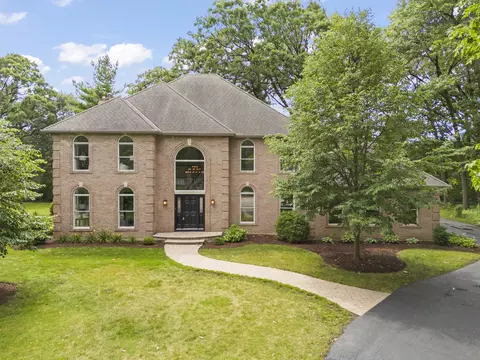 1 S100 Normandy Woods Dr, Winfield, IL 60190