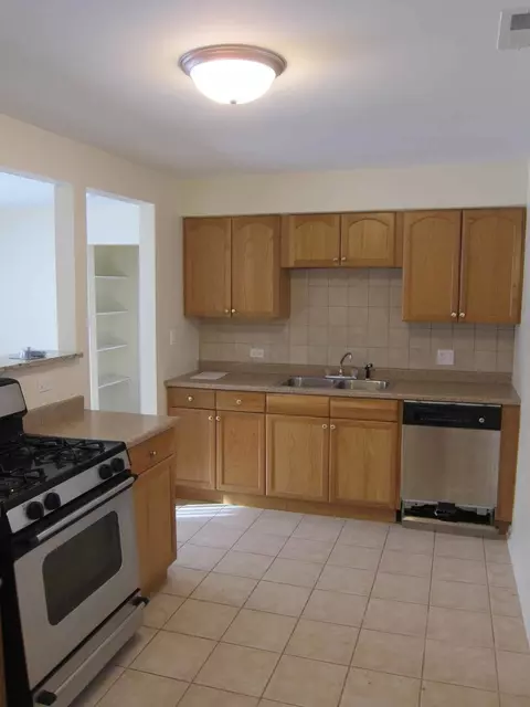 146 E Strong Ave, Wheeling, IL 60090 photo 2