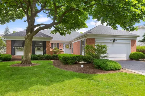 1408 Royal Oak Ln, Glenview, IL 60025