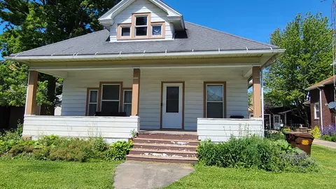 305 N Division Ave, Polo, IL 61064
