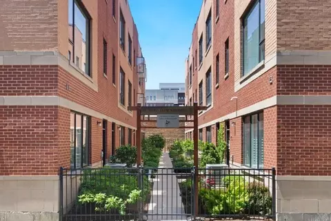 111 Home Ave #5, Oak Park, IL 60302