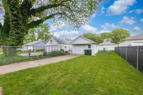 Exterior - 4133 Maple Ave, Brookfield, IL 60513 photo 4 of 5
