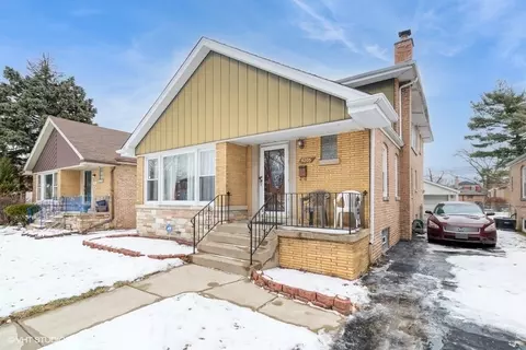 9205 S Albany Ave, Evergreen Park, IL 60805