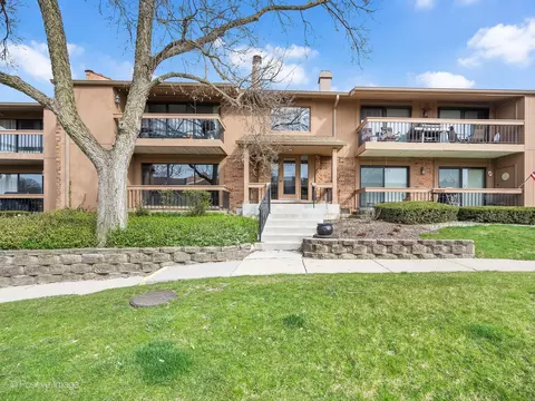 8082 S Garfield Ave #6-2, Burr Ridge, IL 60527