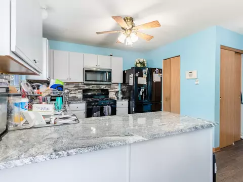 5813 Lake Pointe Dr, Plainfield, IL 60586 photo 9