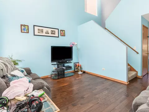 5813 Lake Pointe Dr, Plainfield, IL 60586 photo 2