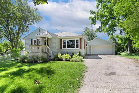 20 E Oak St, Lake In The Hills, IL 60156
