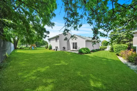 Exterior - 3609 W Bradley Ct, Mchenry, IL 60050 photo 5 of 8