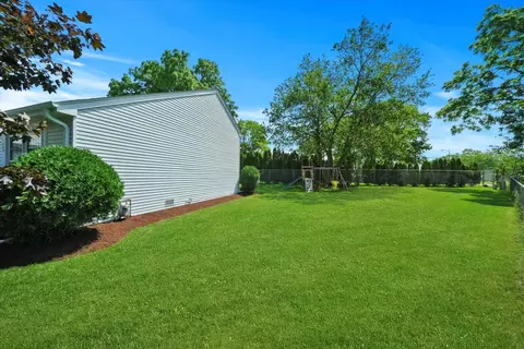 Exterior - 3609 W Bradley Ct, Mchenry, IL 60050 photo 6 of 8