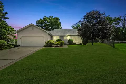 Exterior - 3609 W Bradley Ct, Mchenry, IL 60050 photo 2 of 8
