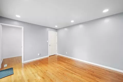 Living - 3609 W Bradley Ct, Mchenry, IL 60050 photo 4 of 4