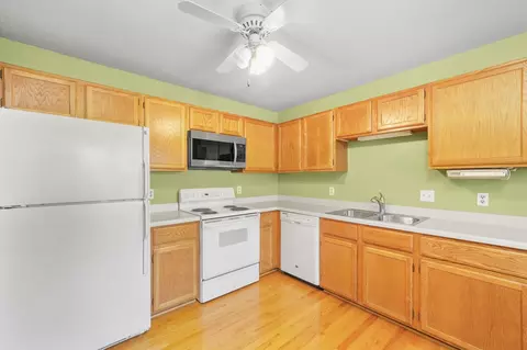 Kitchen - 3609 W Bradley Ct, Mchenry, IL 60050 photo 5 of 6
