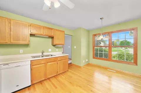 Kitchen - 3609 W Bradley Ct, Mchenry, IL 60050 photo 4 of 6