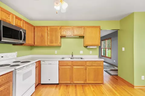 Kitchen - 3609 W Bradley Ct, Mchenry, IL 60050 photo 3 of 6