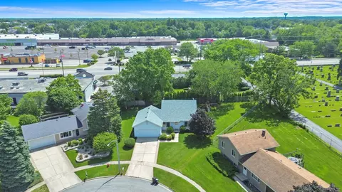 View/Area - 3609 W Bradley Ct, Mchenry, IL 60050 photo 2 of 5