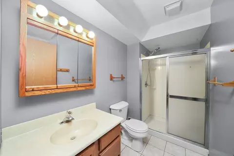 Bath - 3609 W Bradley Ct, Mchenry, IL 60050 photo 1 of 2