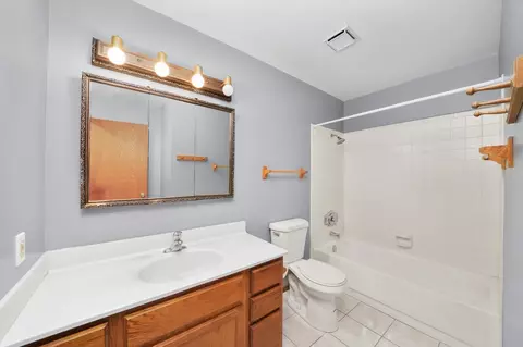 Bath - 3609 W Bradley Ct, Mchenry, IL 60050 photo 2 of 2