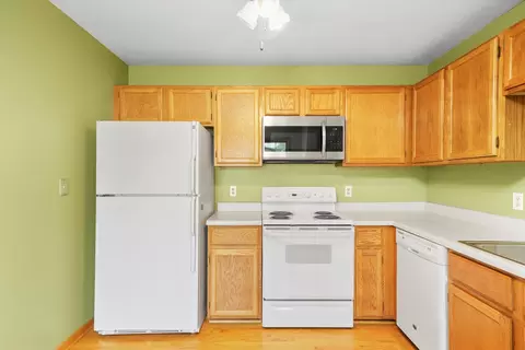 Kitchen - 3609 W Bradley Ct, Mchenry, IL 60050 photo 6 of 6